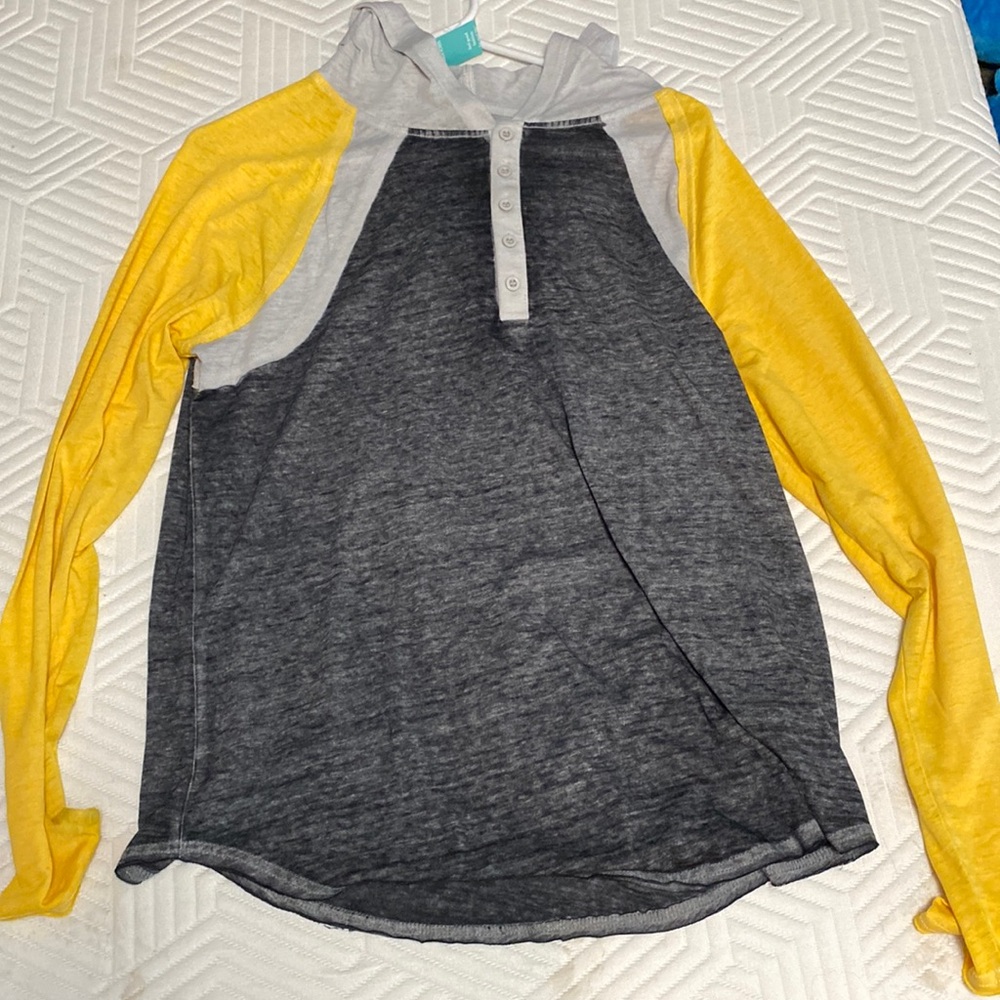 Maurice’s shirt women’s medium